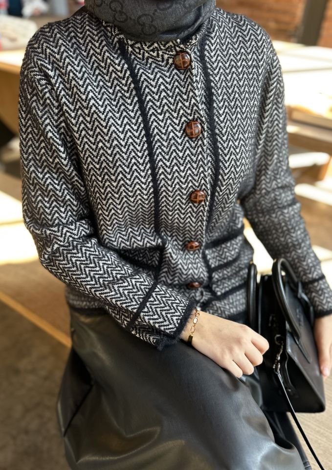 Latife Hırka (Siyah Tonlar)