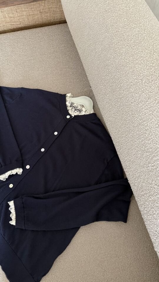 Dantel Detaylı Lacivert Hırka