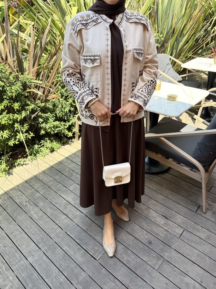 Çift Cepli Nakışlı İnce Gabardin Ceket