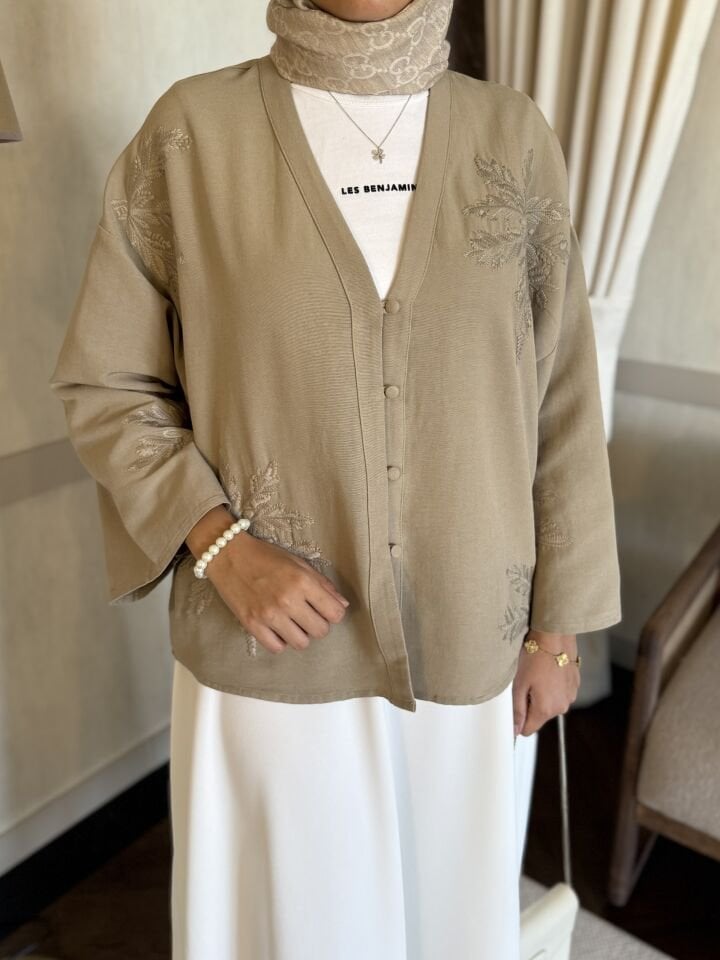Nakış Detaylı V Yaka Gömlek (Naturel Renk)