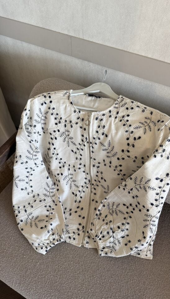 Nakışlı Naturel Ceket (Lacivert Geçişli)