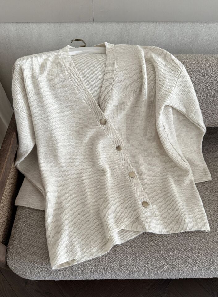 Asimetrik Önden Düğmeli Hırka (Krem)