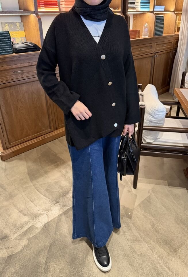 Asimetrik Önden Düğmeli Hırka (Siyah)